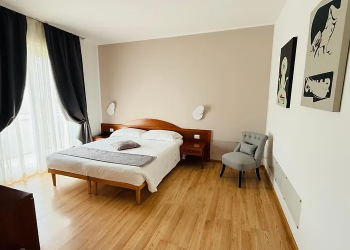 Nuova BarcacciaAlbergo